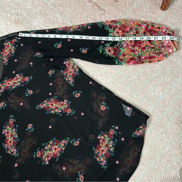 Cabi Moody Spring Floral Blouse Sheer Size Medium - Picture 10 of 10
